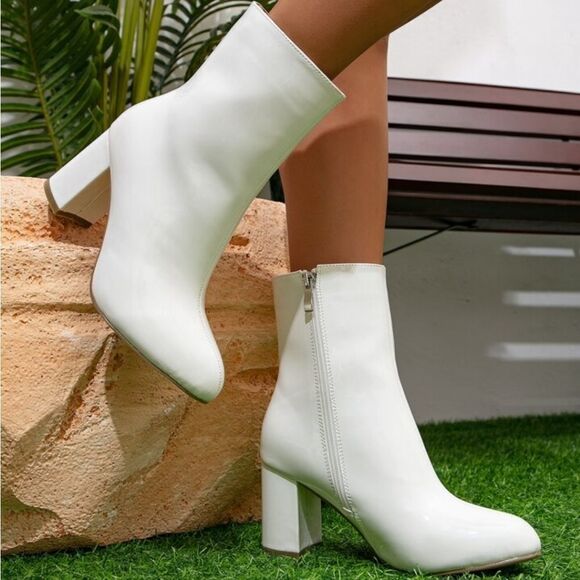 FASHION NOVA SIDE ZIP CHUNKY HEELED CLASSIC BOOTS - Picture 5 of 16